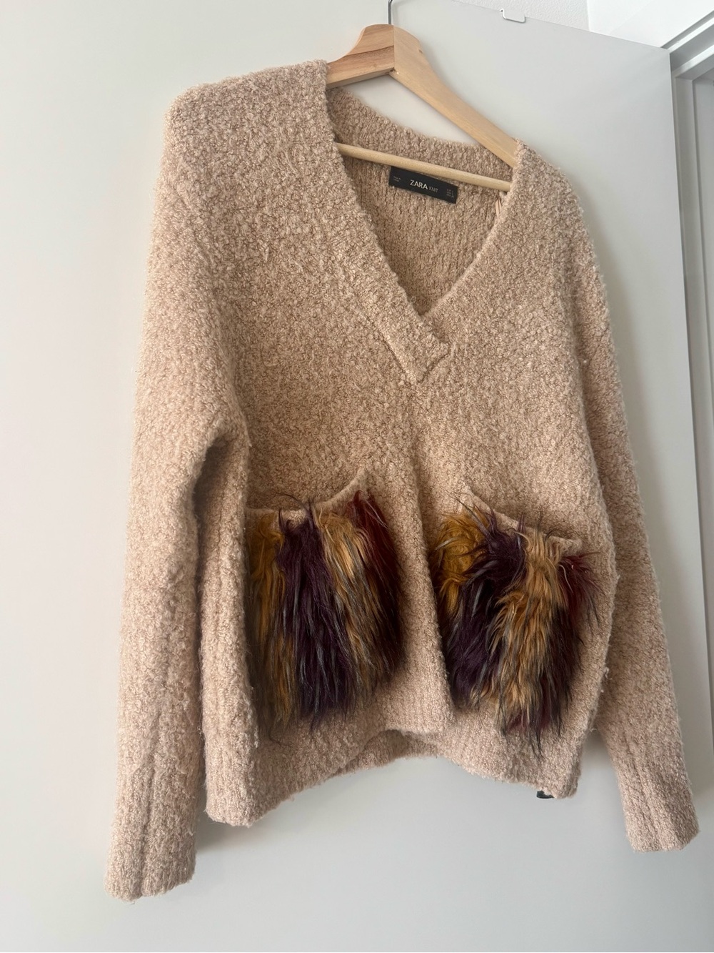 Zara Beige V-Neck Sweater with Multicolor Faux-Fur Pockets